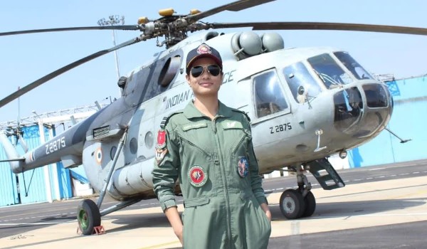 Flight Lieutenant Hina Jaiswal becomes India's 1st Woman Flight Engineer