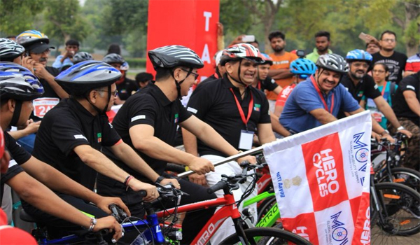 CEO NITI Aayog flags off MOVE Cyclathon TO Promotes Clean Mobility