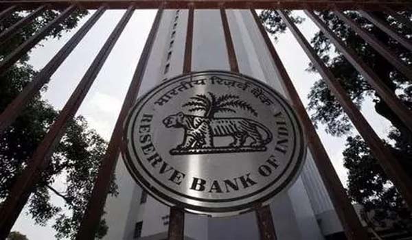 RBI slaps a penalty on 7 Banks for violating norms