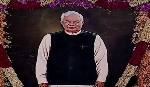 R.N. Kovind Unveils a Life-Size Portrait of Former Prime Minister Atal Bihari Vajpayee